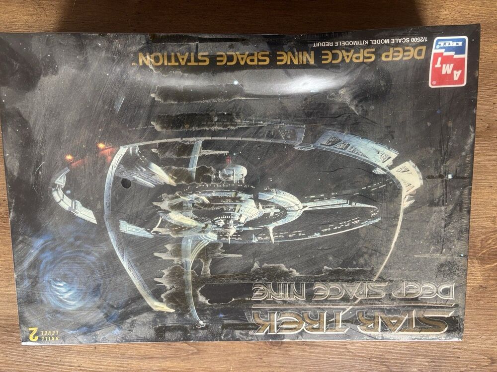 AMT Ertl Star Trek Deep Space Nine Space Station Model Kit 8778 Sealed